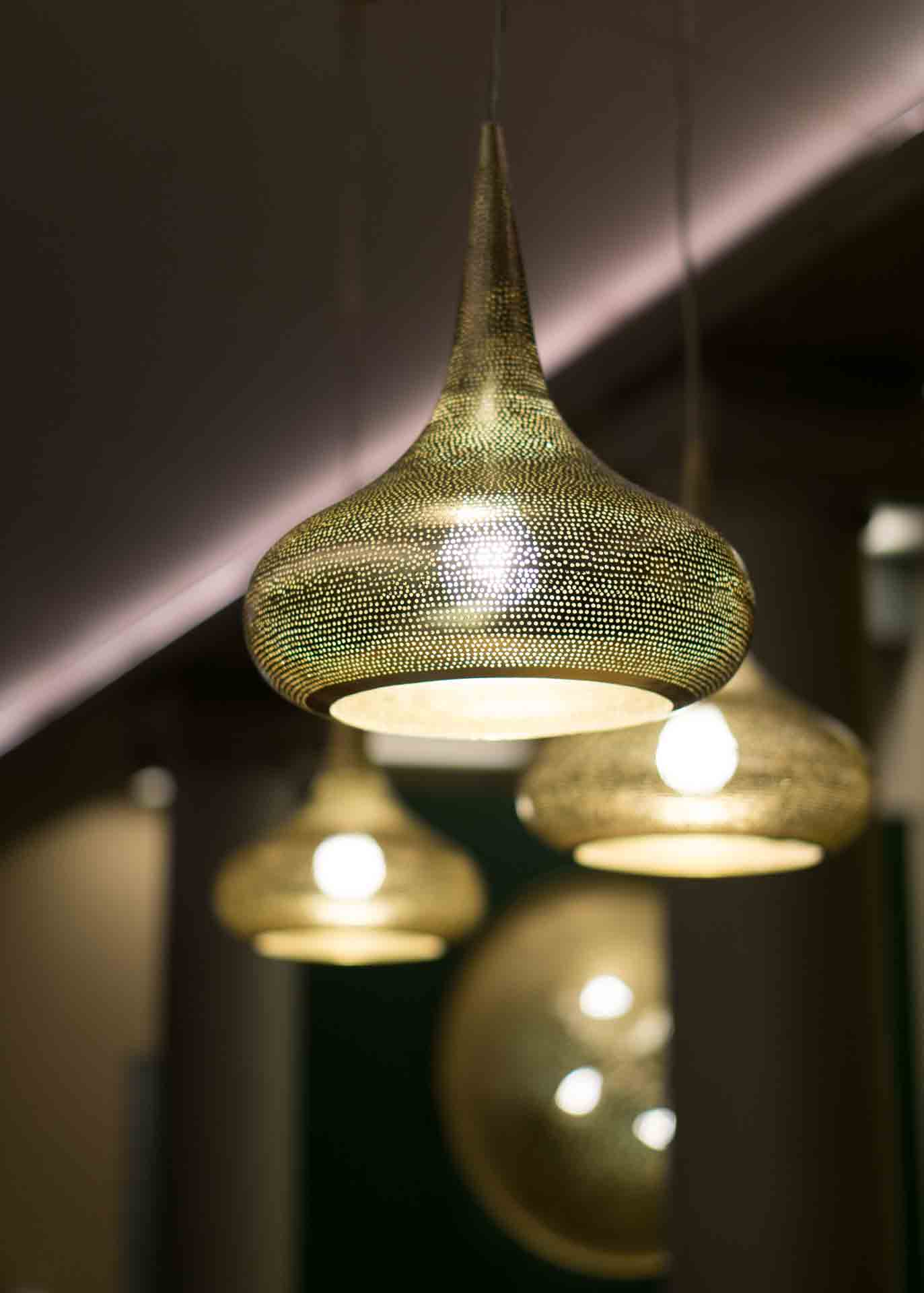 Restaurantdesign orientalische Lampen gold