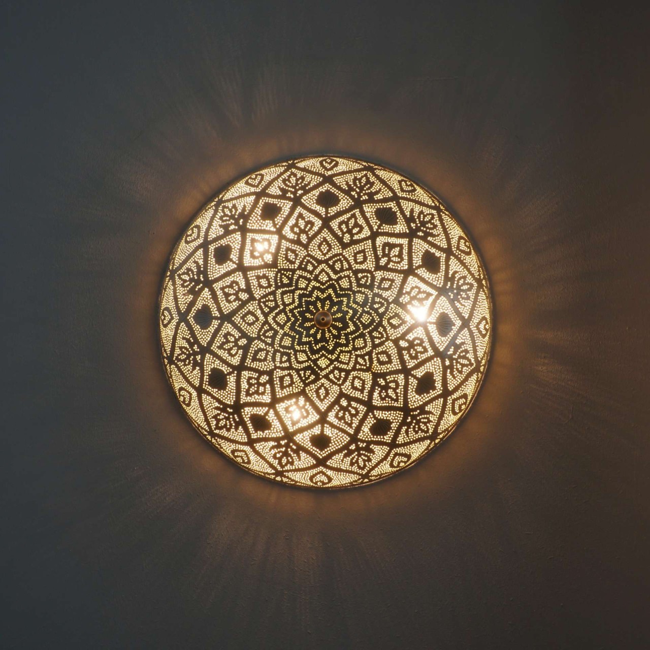 Marama Mandala 50cm Versilbert - Beleuchtete orientalische Wandlampe, Handarbeit