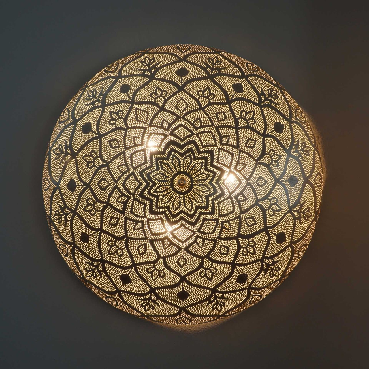 Marama Mandala 80cm Versilbert: Leuchtende orientalische Wandlampe